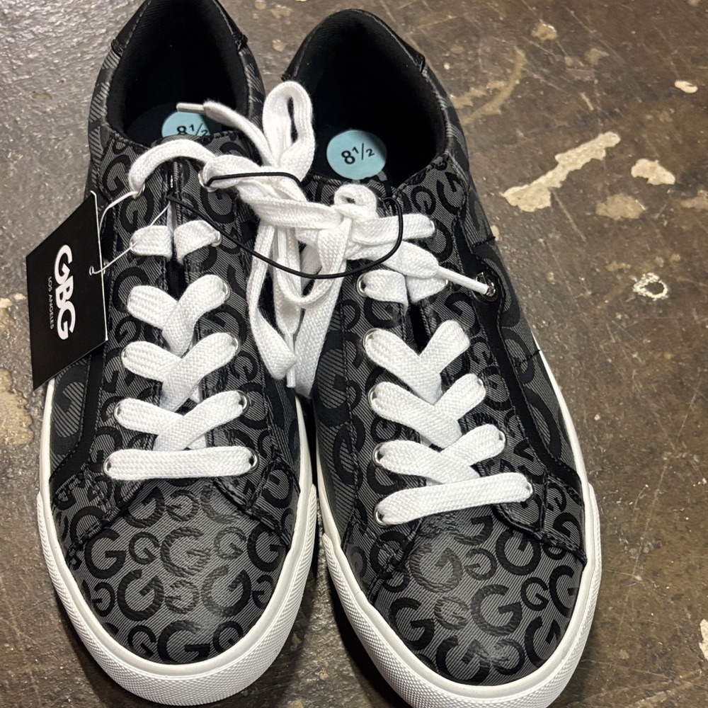 GBG Los Angeles Black Sneakers